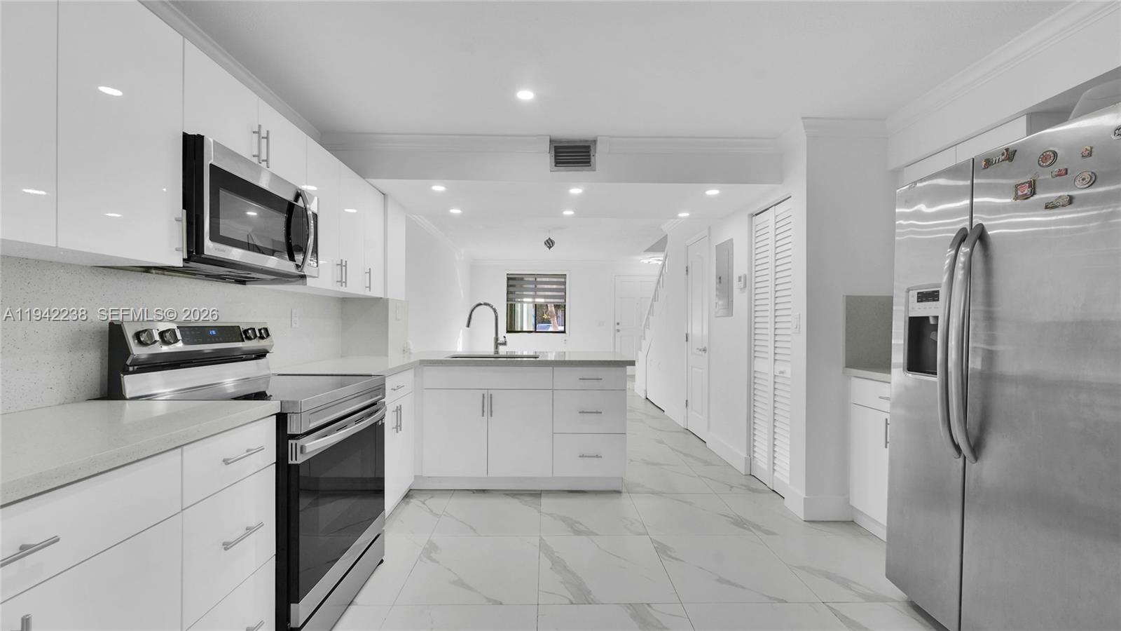 VILLAS UNIVERSITY SQUARE - Residential Lease