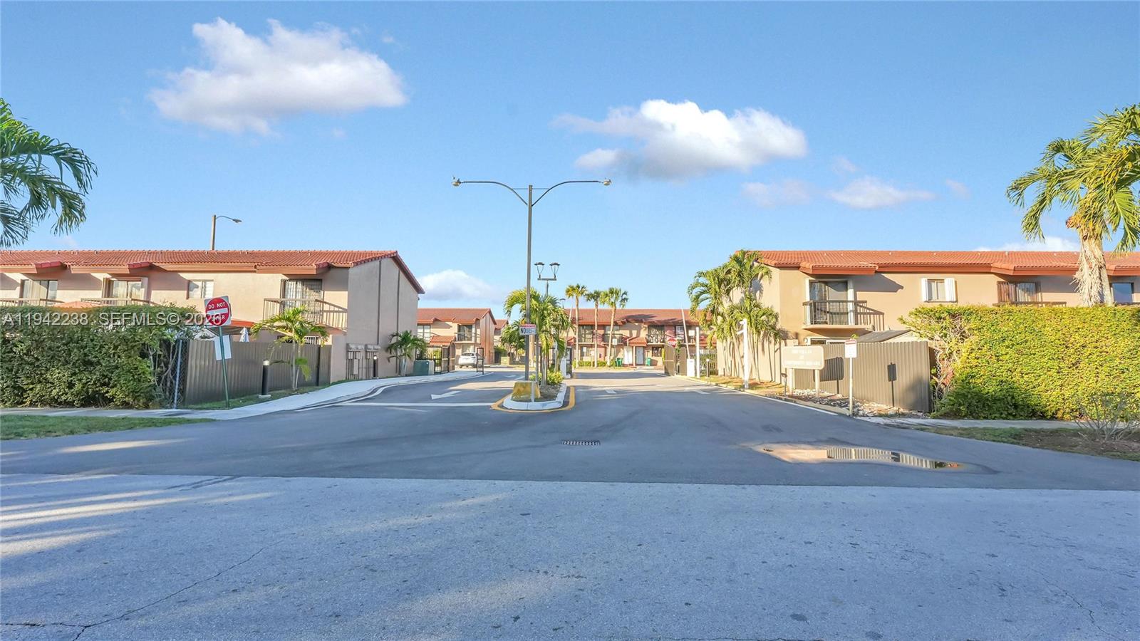 VILLAS UNIVERSITY SQUARE - Residential Lease