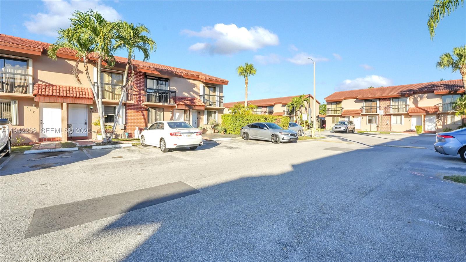 VILLAS UNIVERSITY SQUARE - Residential Lease