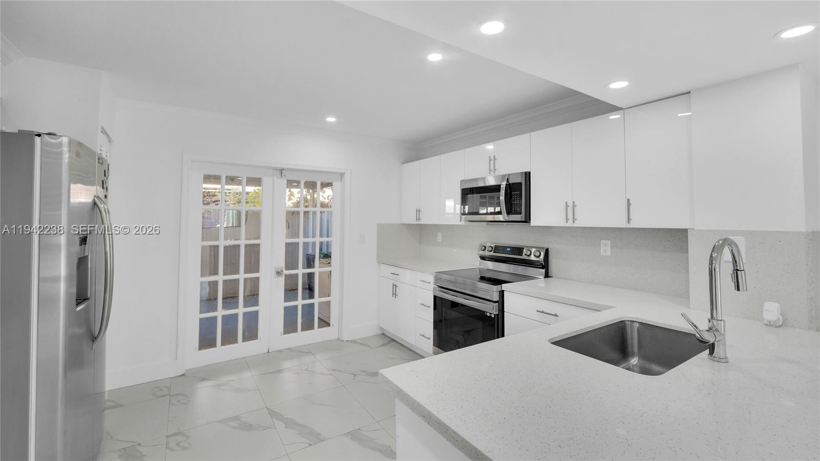 VILLAS UNIVERSITY SQUARE - Residential Lease
