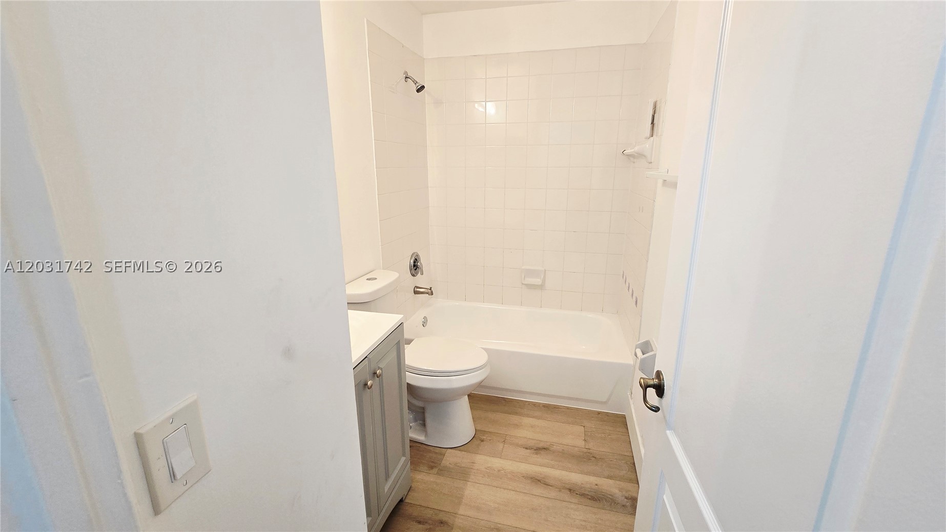 BONITA VILLAS CONDO - Residential Lease