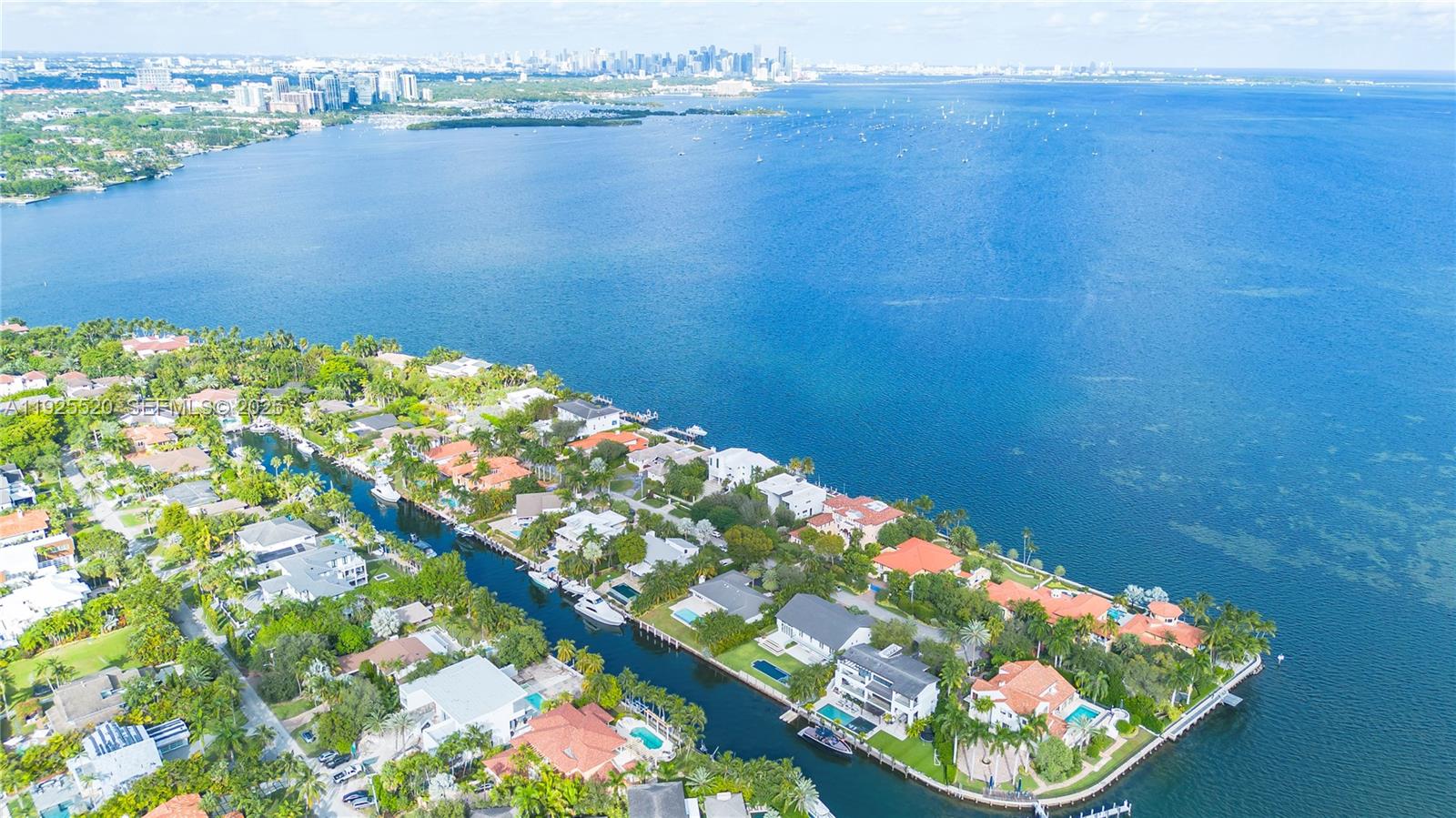 SUNRISE HARBOUR REV PL - Residential