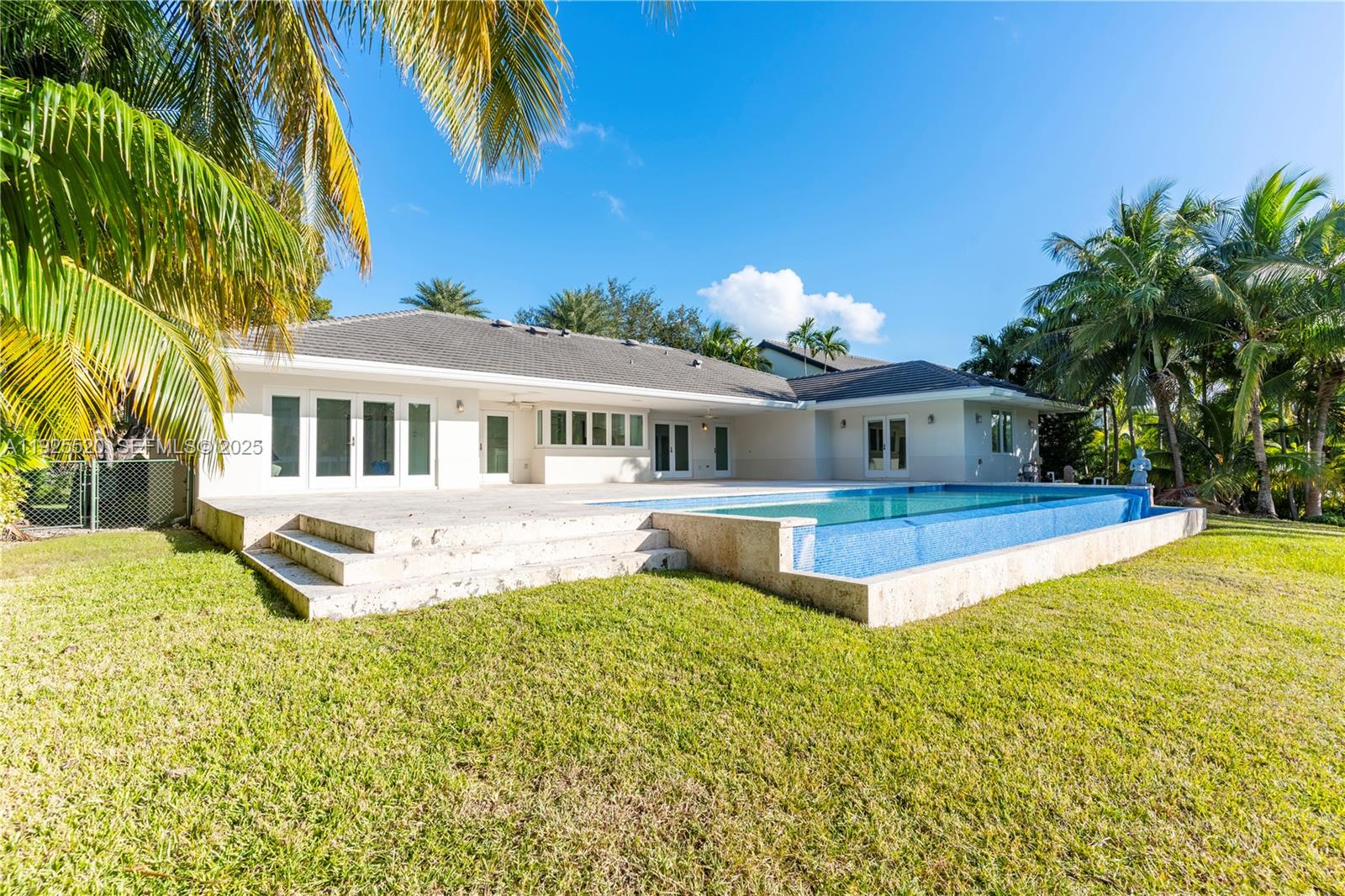 SUNRISE HARBOUR REV PL - Residential