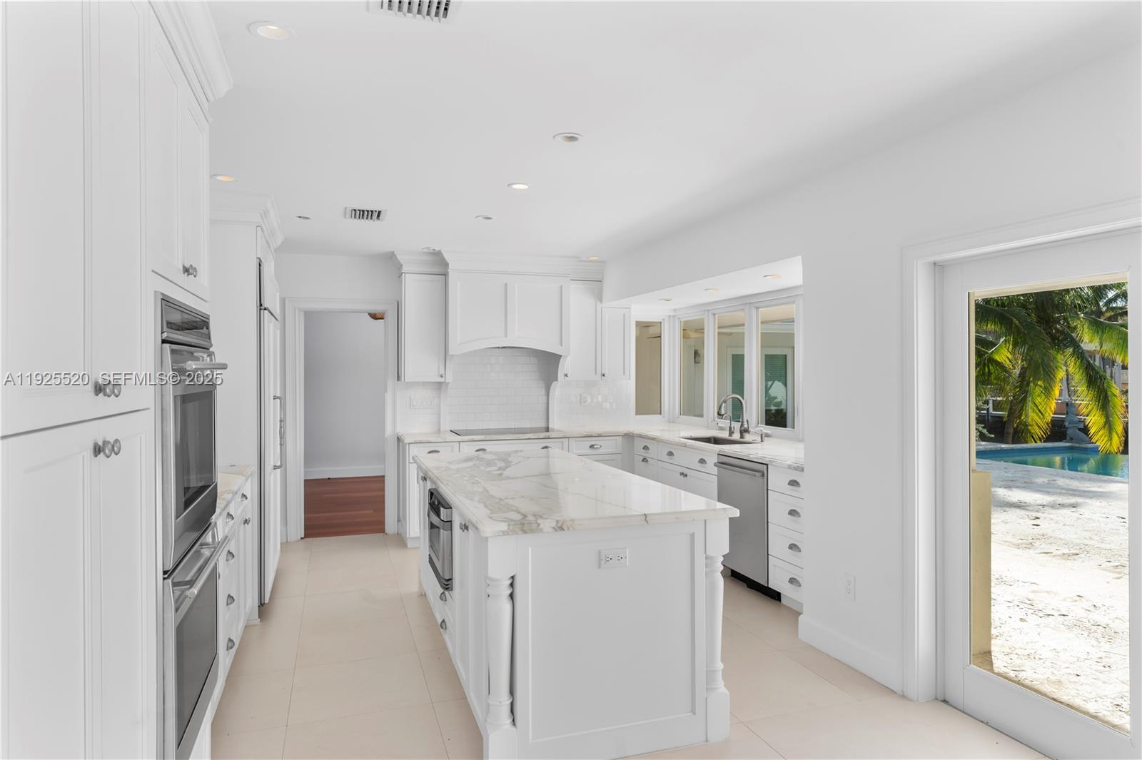 SUNRISE HARBOUR REV PL - Residential
