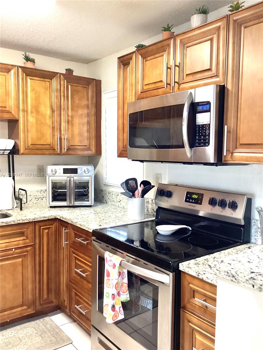 HOLLYBROOK GOLF AND - Residential