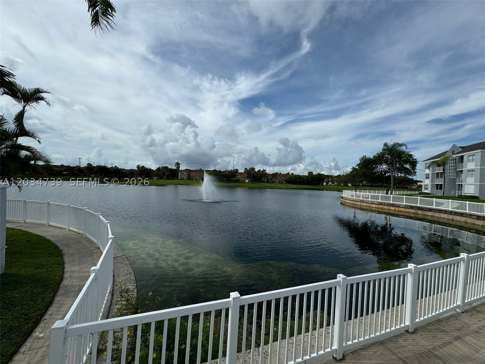 LE CLUB AT OLD CUTLER CON - Residential