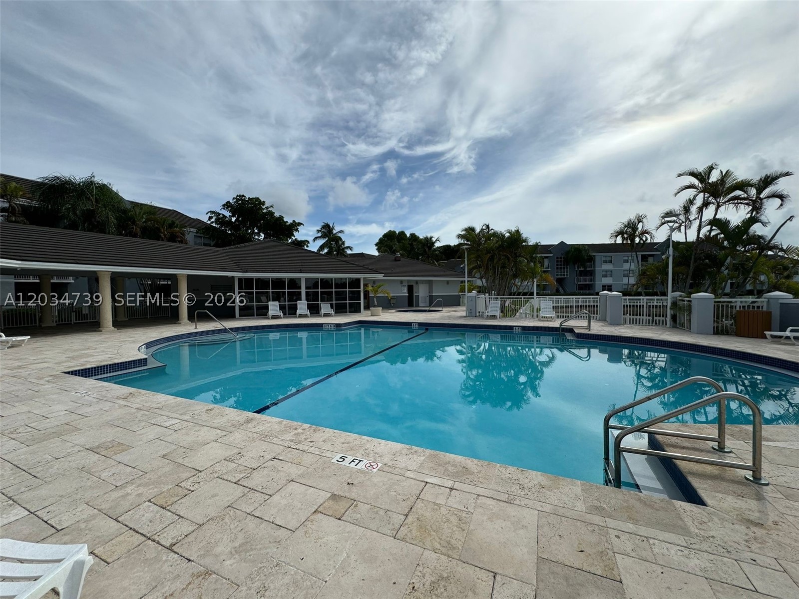 LE CLUB AT OLD CUTLER CON - Residential