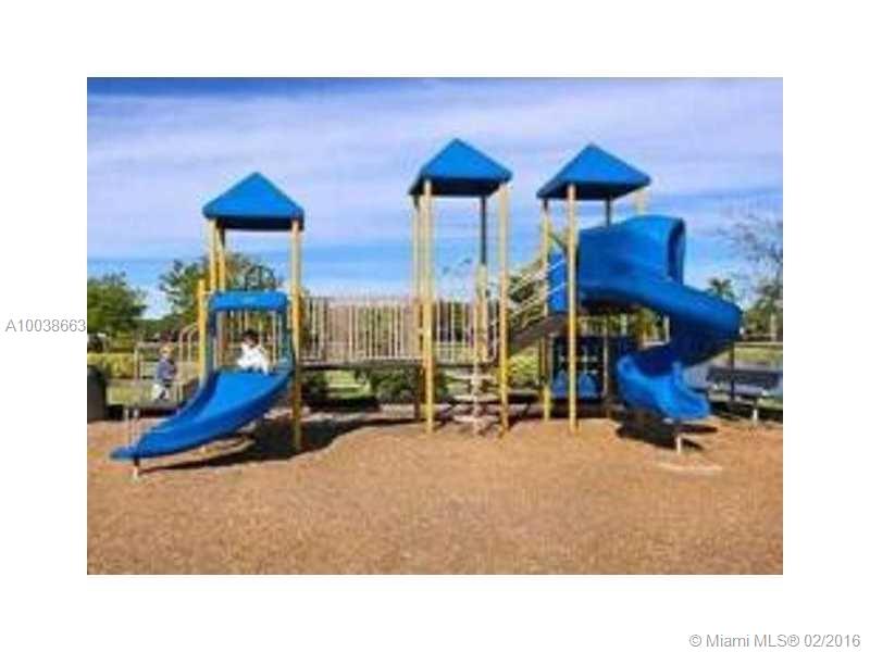 The Courts At Bayshore II - Residential Lease