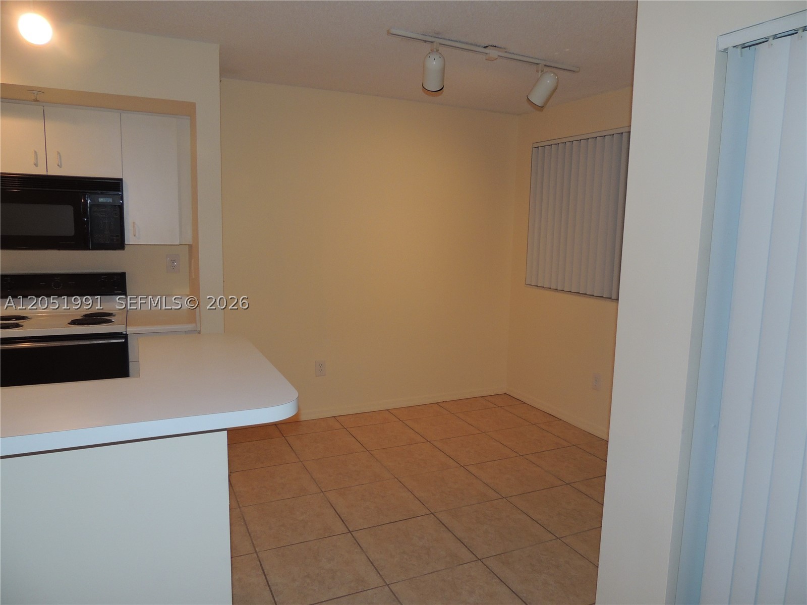 ROYAL GRAND CONDO - Residential
