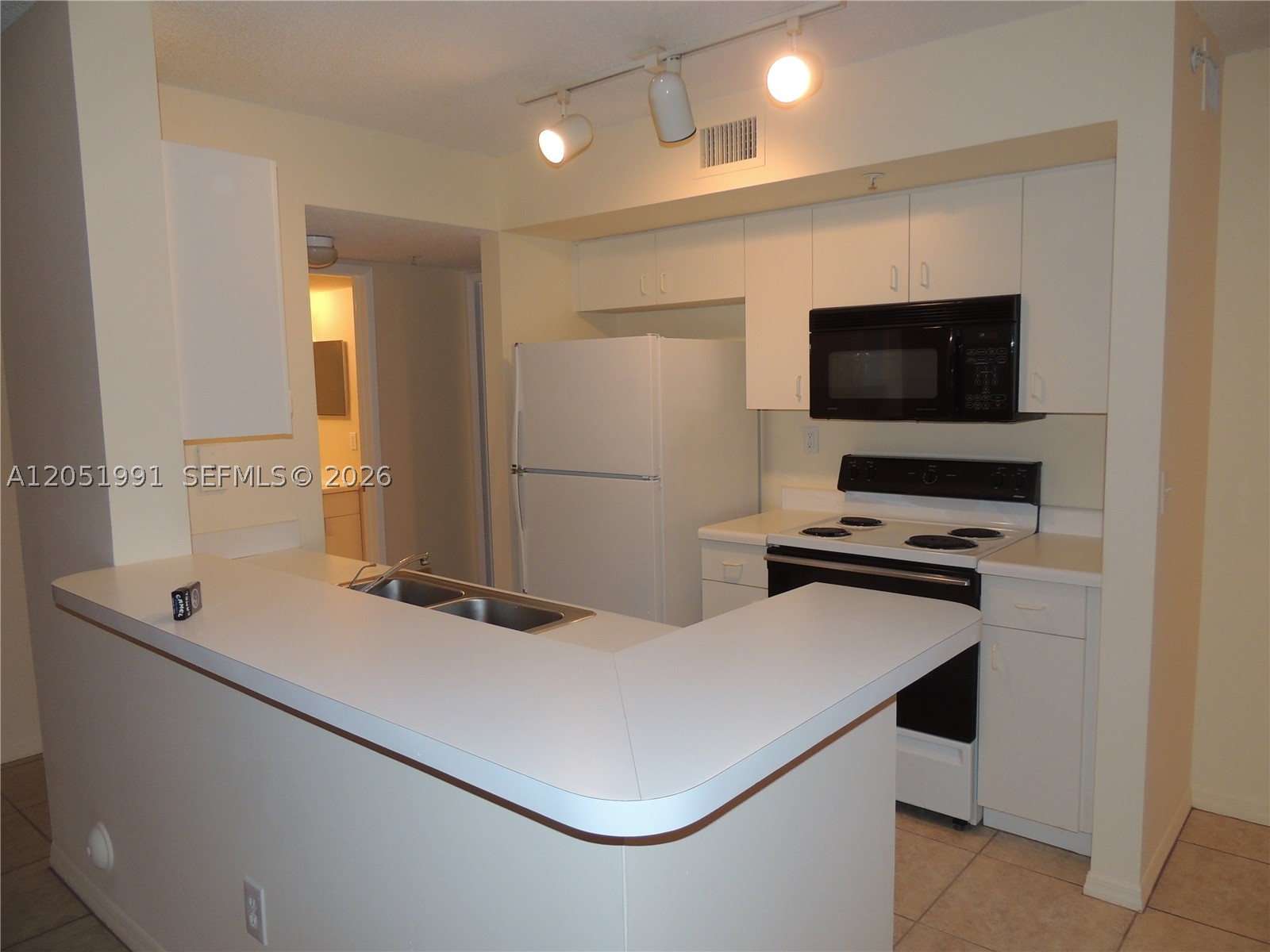 ROYAL GRAND CONDO - Residential