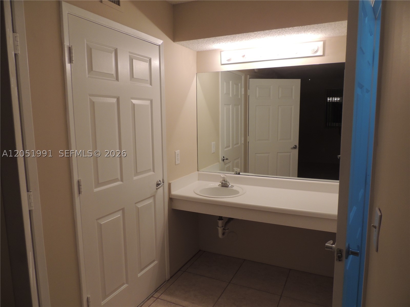 ROYAL GRAND CONDO - Residential