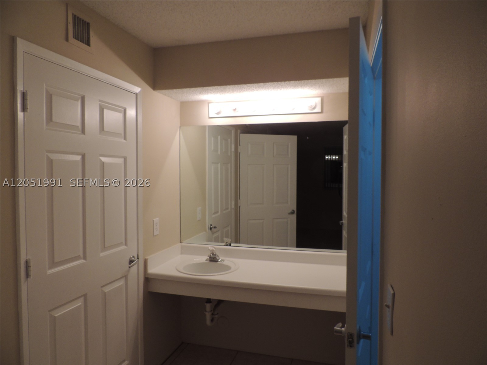 ROYAL GRAND CONDO - Residential