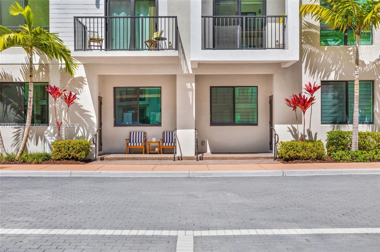 Beautiful new two-story unit located in Urbana Downtown Doral. First floor unit with independent entrance (front and Back)
It has two parking spaces one of the last units built with two parking spaces assigned. 
The gourmet kitchen offers gleaming stainless steel appliances, elegant quartz countertops in the kitchen, and a large island with a breakfast bar.
The master suite has a walking closet and a private bathroom full of details. 
Access to the resort-style clubhouse includes a gym, party room, billiard room, large pool with l, children's water park, playground, indoor basketball court, etc.
Five minutes walk from the downtown Doral dining area and Downtown Doral Charter school. 
The unit is five minutes away from the Palmetto expressway.
