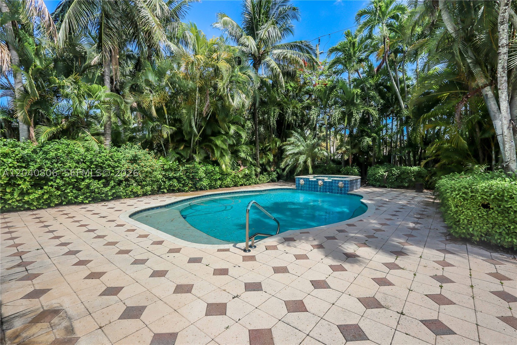 HOLLYWOOD LAKES SECTION - Residential