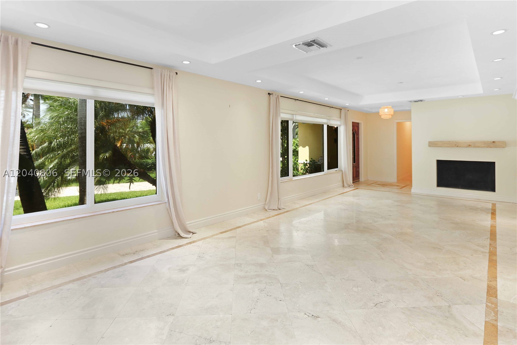 HOLLYWOOD LAKES SECTION - Residential