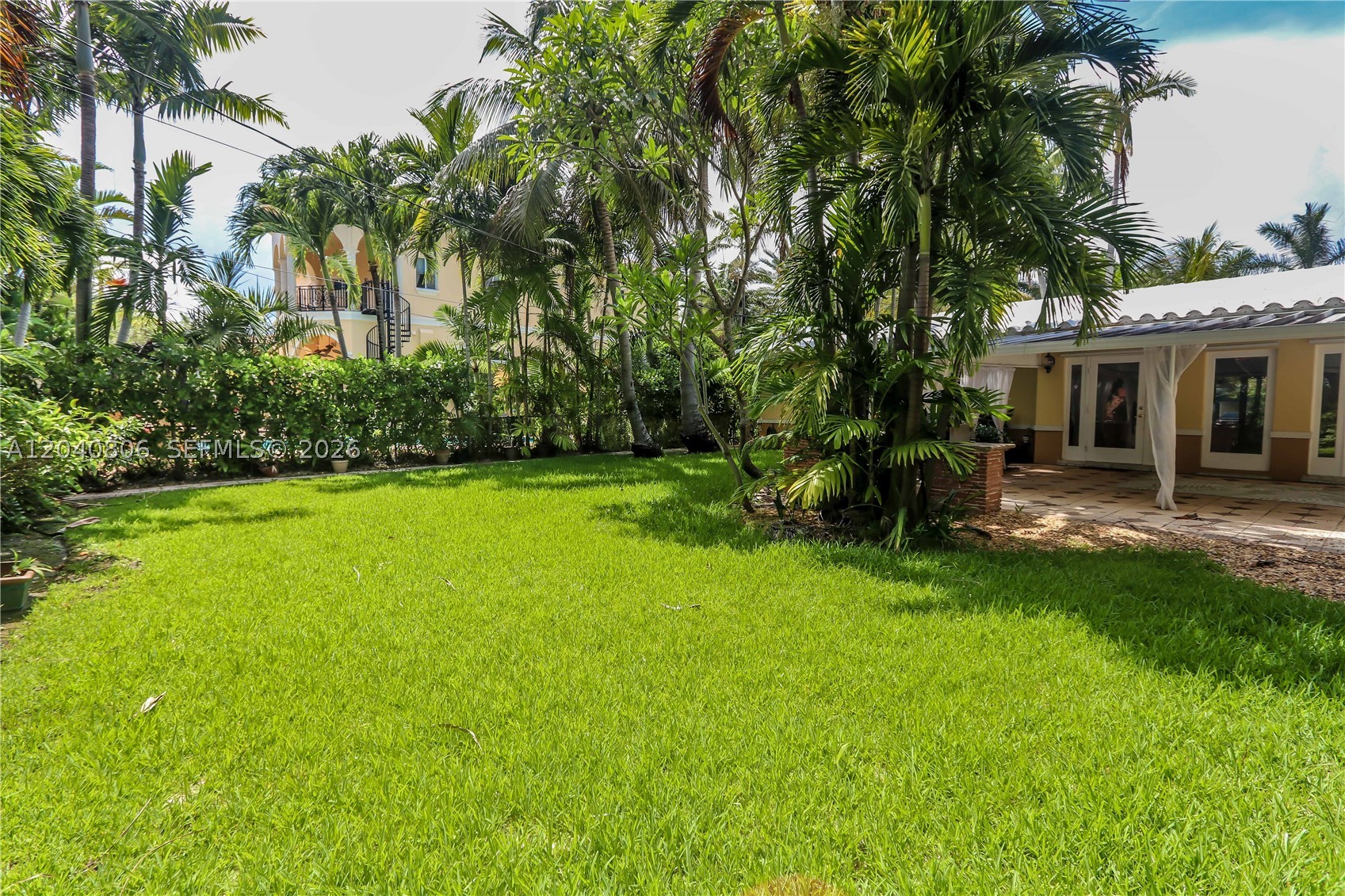 HOLLYWOOD LAKES SECTION - Residential