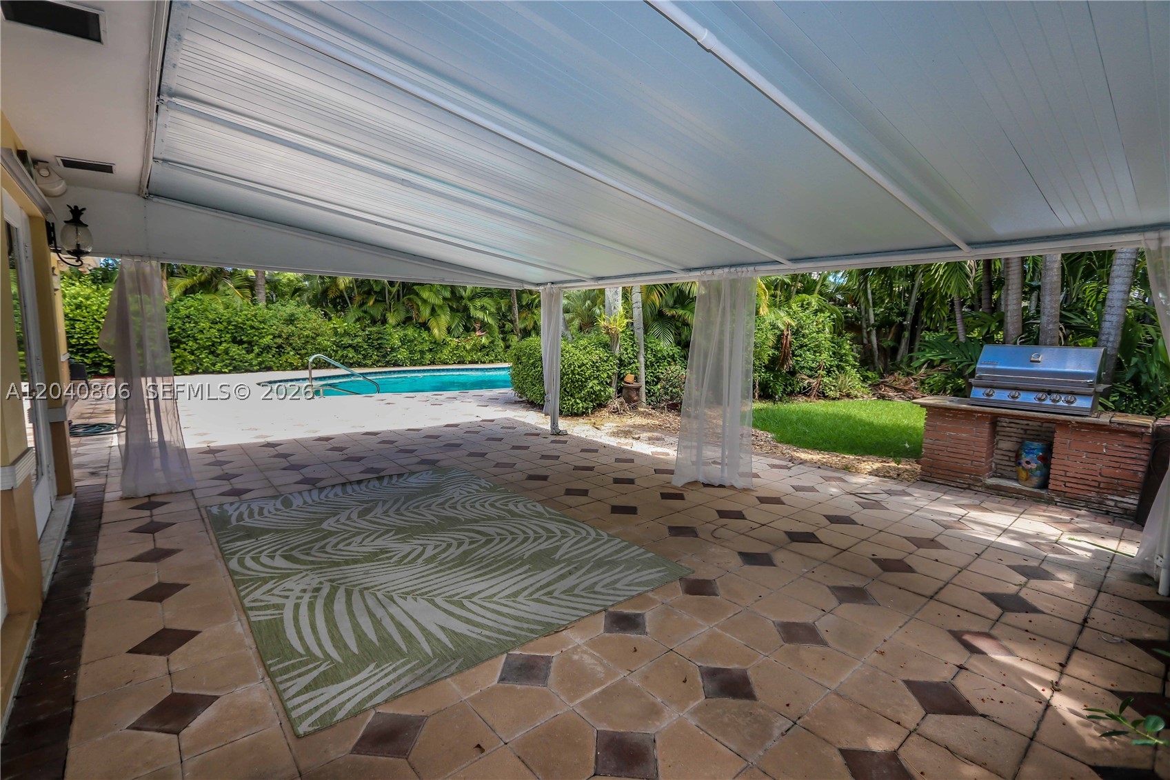 HOLLYWOOD LAKES SECTION - Residential
