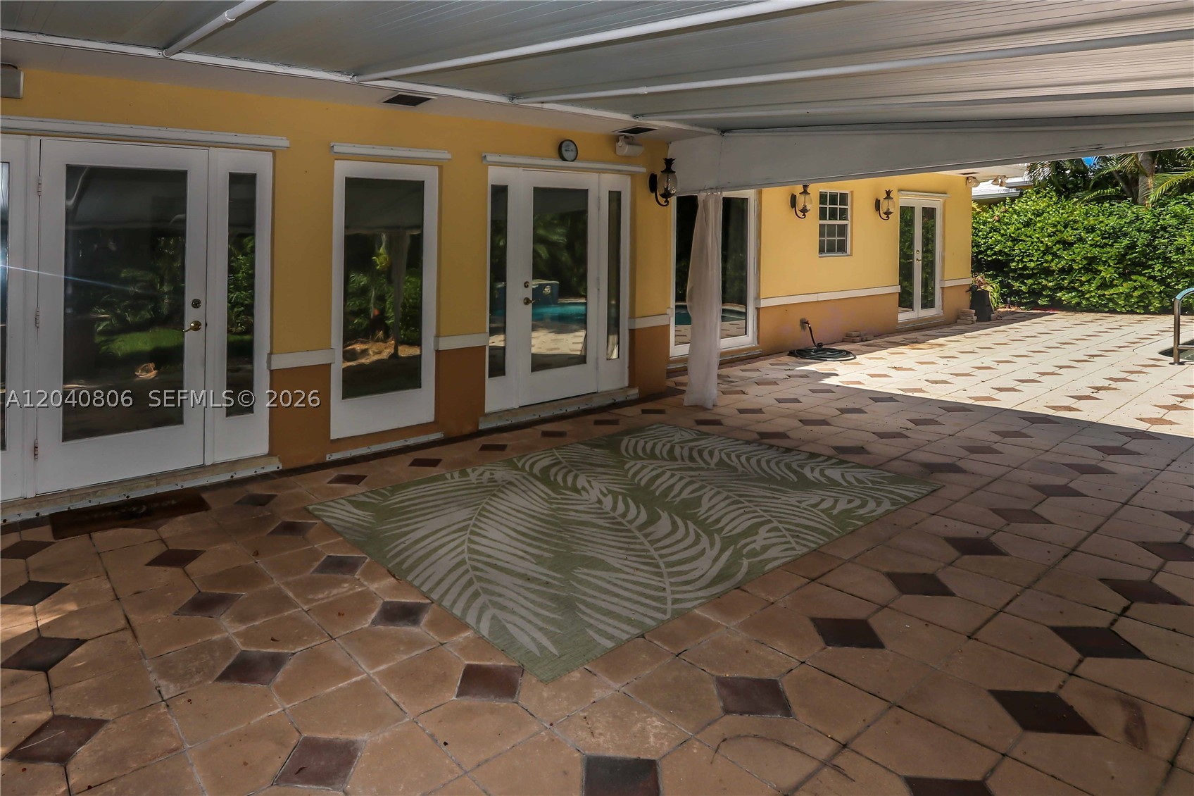 HOLLYWOOD LAKES SECTION - Residential