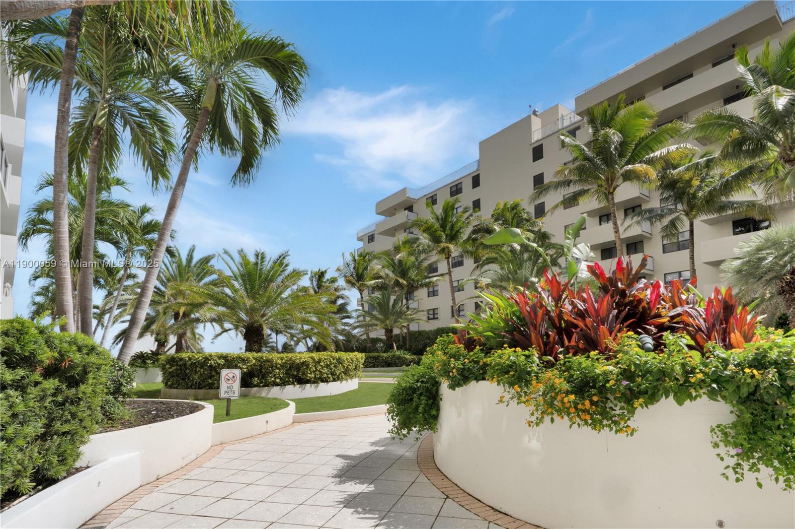 THE DECOPLAGE CONDO - Residential