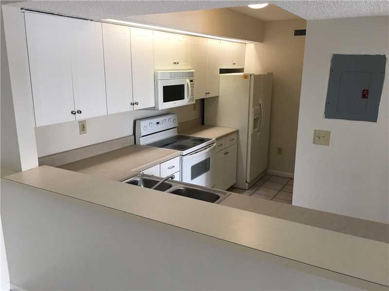 LE CLUB AT OLD CUTLER CON - Residential Lease