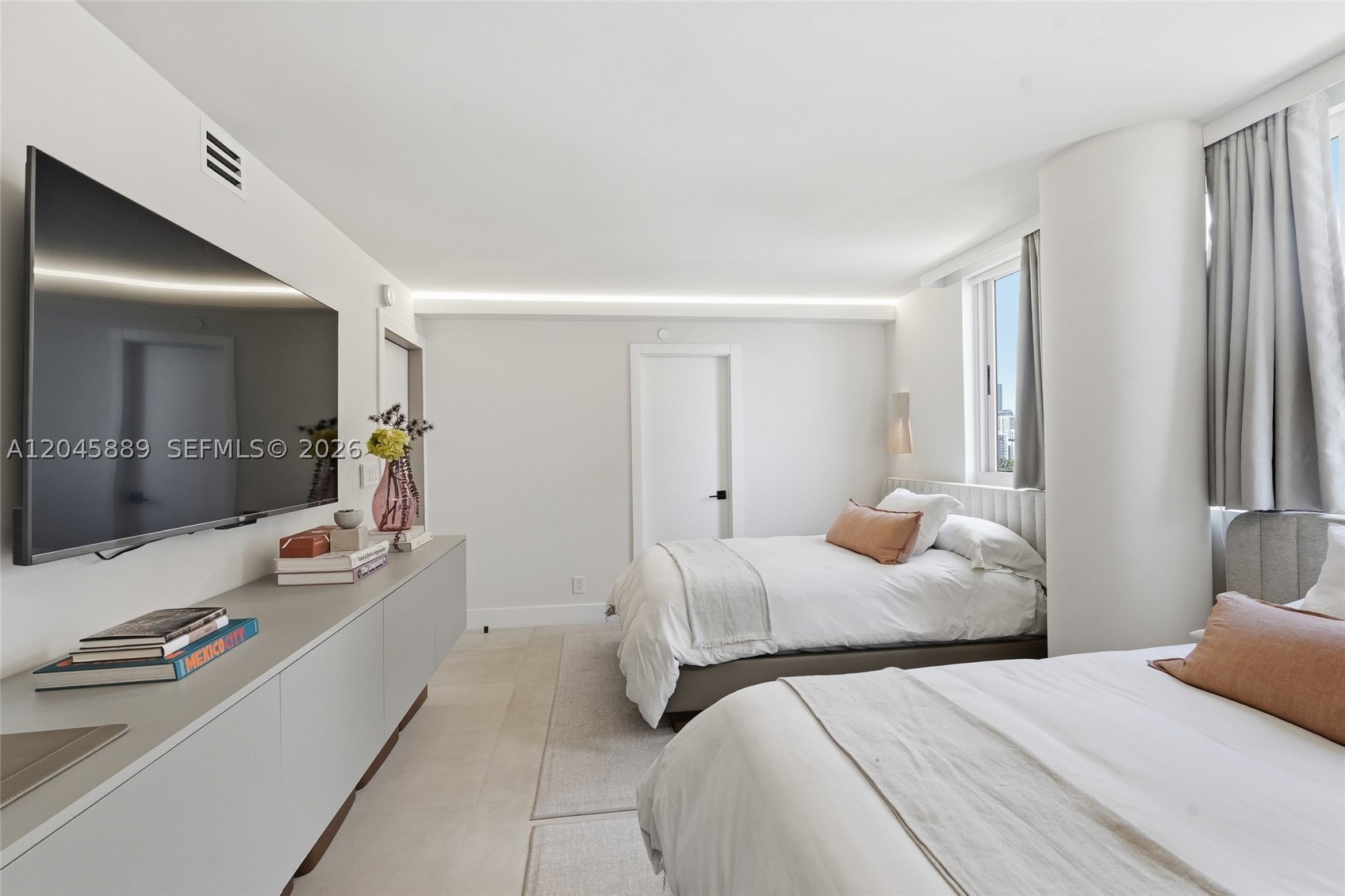 ATLANTIS ON BRICKELL COND - Residential