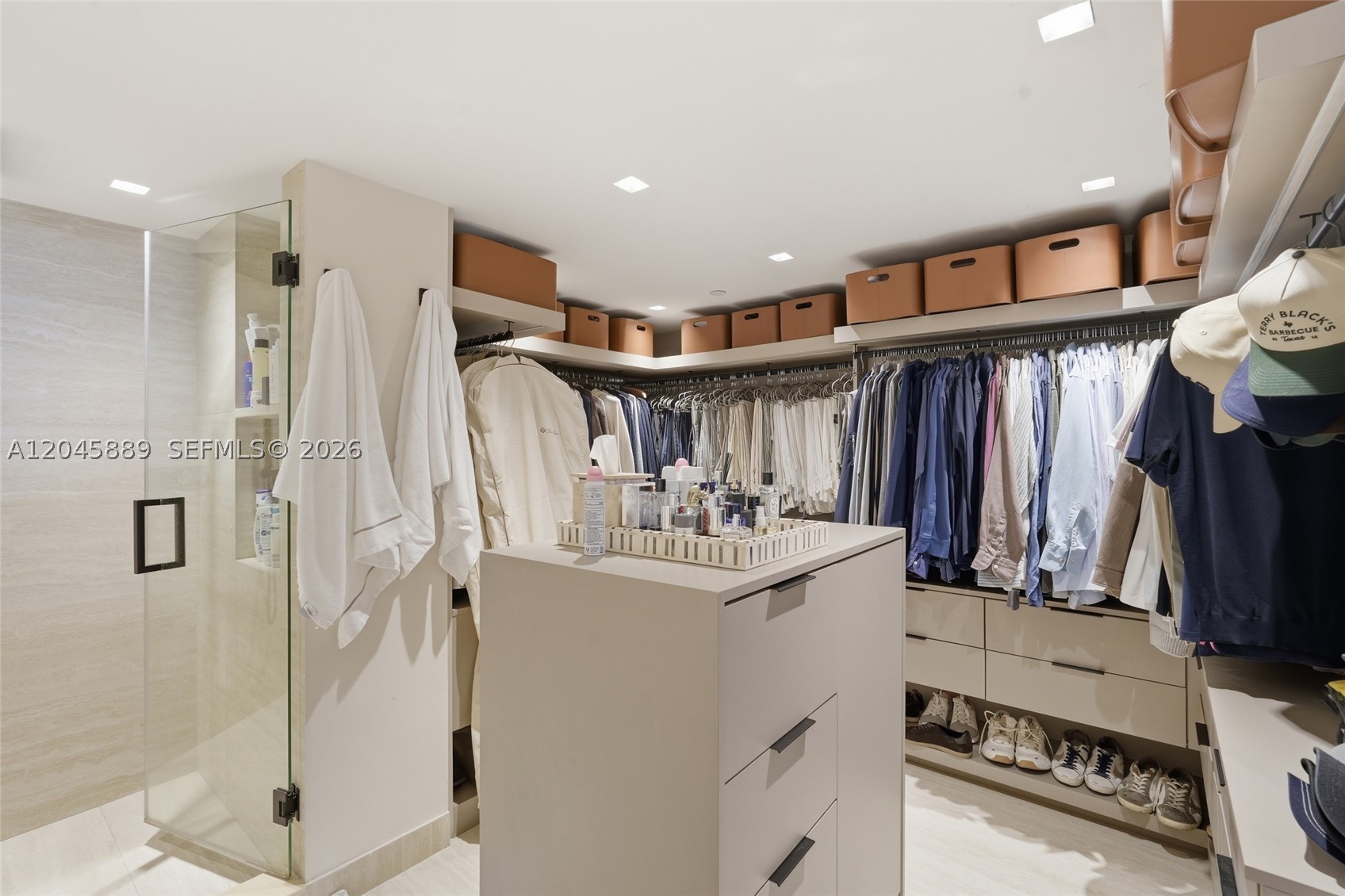 ATLANTIS ON BRICKELL COND - Residential