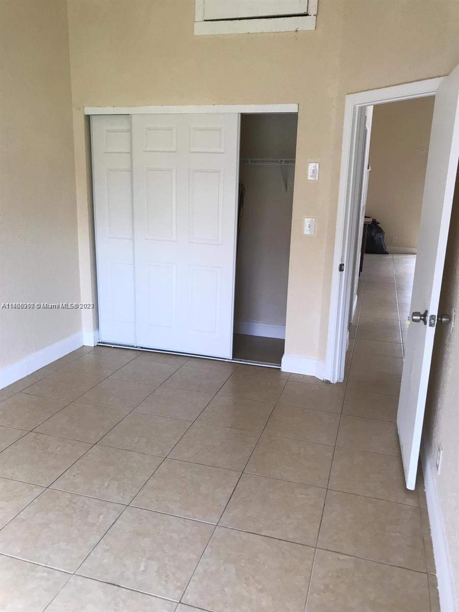 ORCHARD LAKE TOWN HOUSES - Residential Lease
