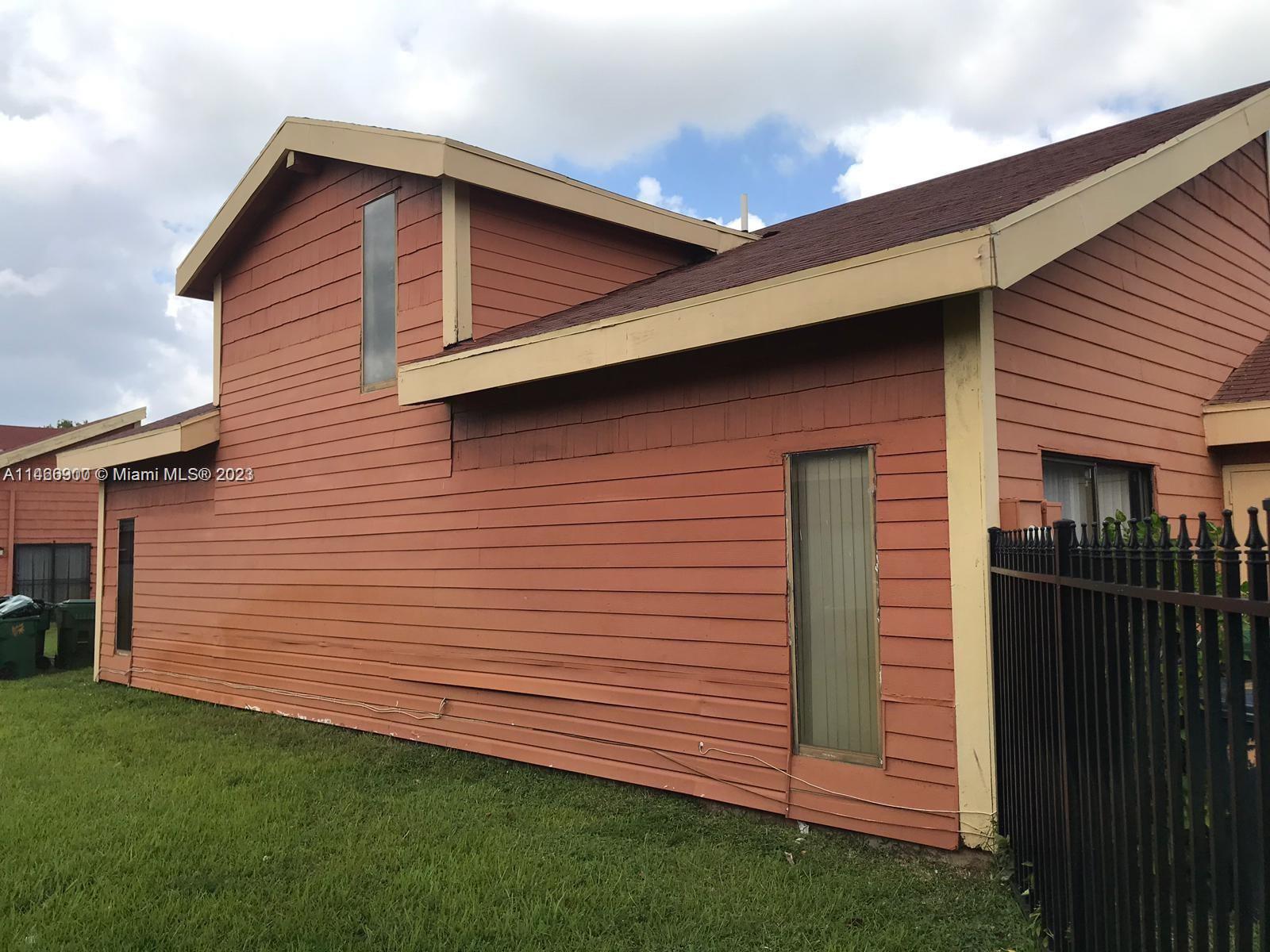 ORCHARD LAKE TOWN HOUSES - Residential Lease