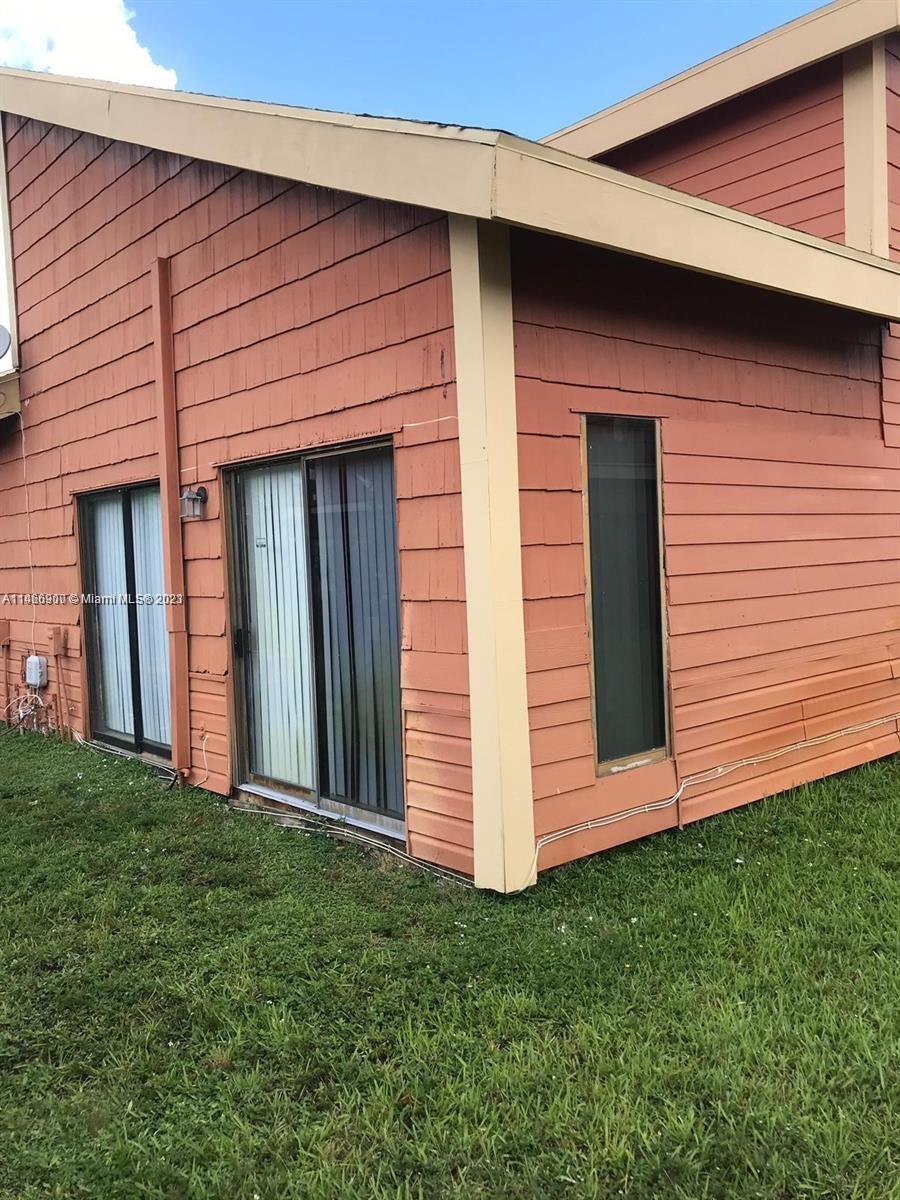 ORCHARD LAKE TOWN HOUSES - Residential Lease