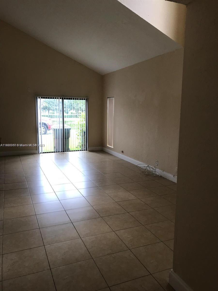ORCHARD LAKE TOWN HOUSES - Residential Lease