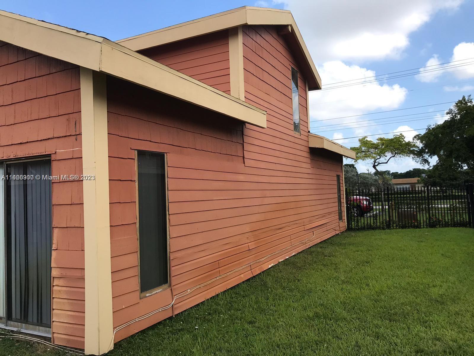 ORCHARD LAKE TOWN HOUSES - Residential Lease