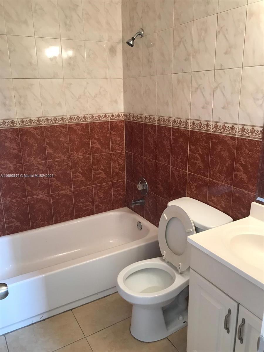 ORCHARD LAKE TOWN HOUSES - Residential Lease