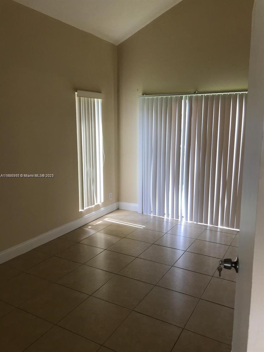ORCHARD LAKE TOWN HOUSES - Residential Lease