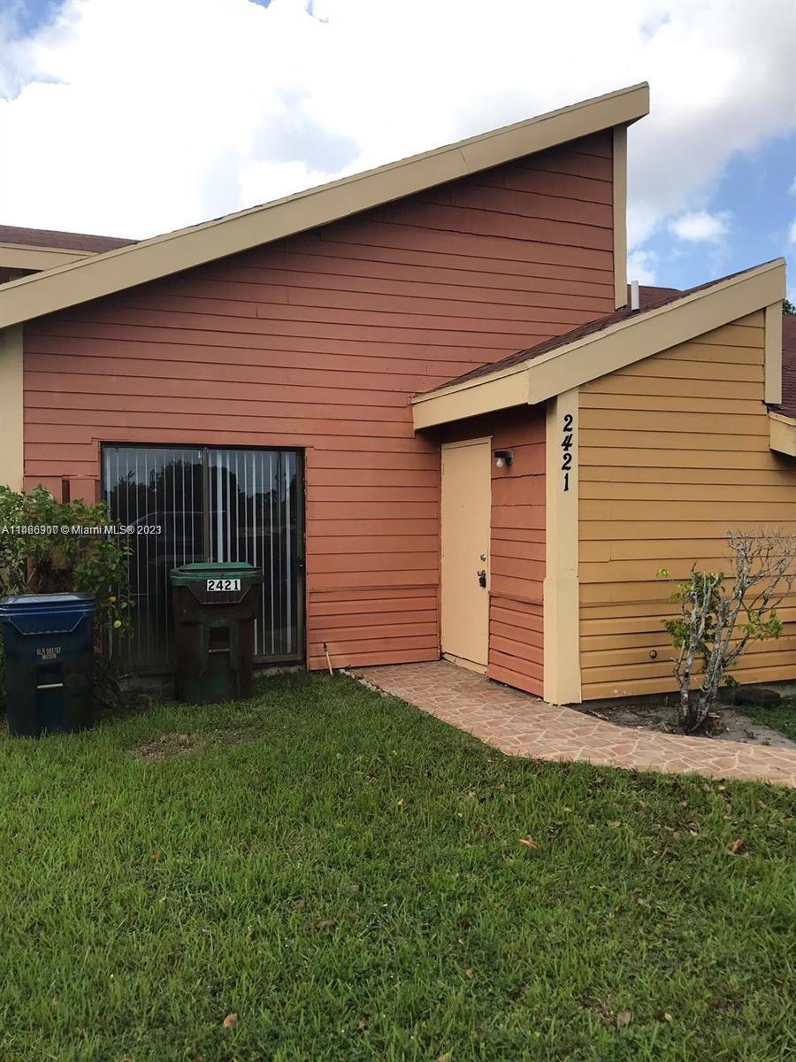 ORCHARD LAKE TOWN HOUSES - Residential Lease
