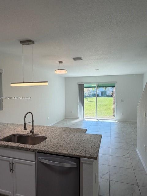 EMERALD ISLES - Residential Lease