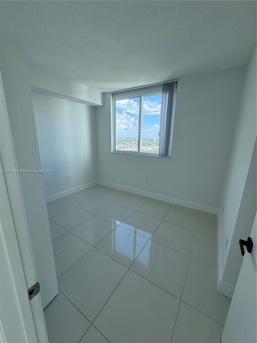 TERRAZAS RIVERPARK VILLAG - Residential Lease