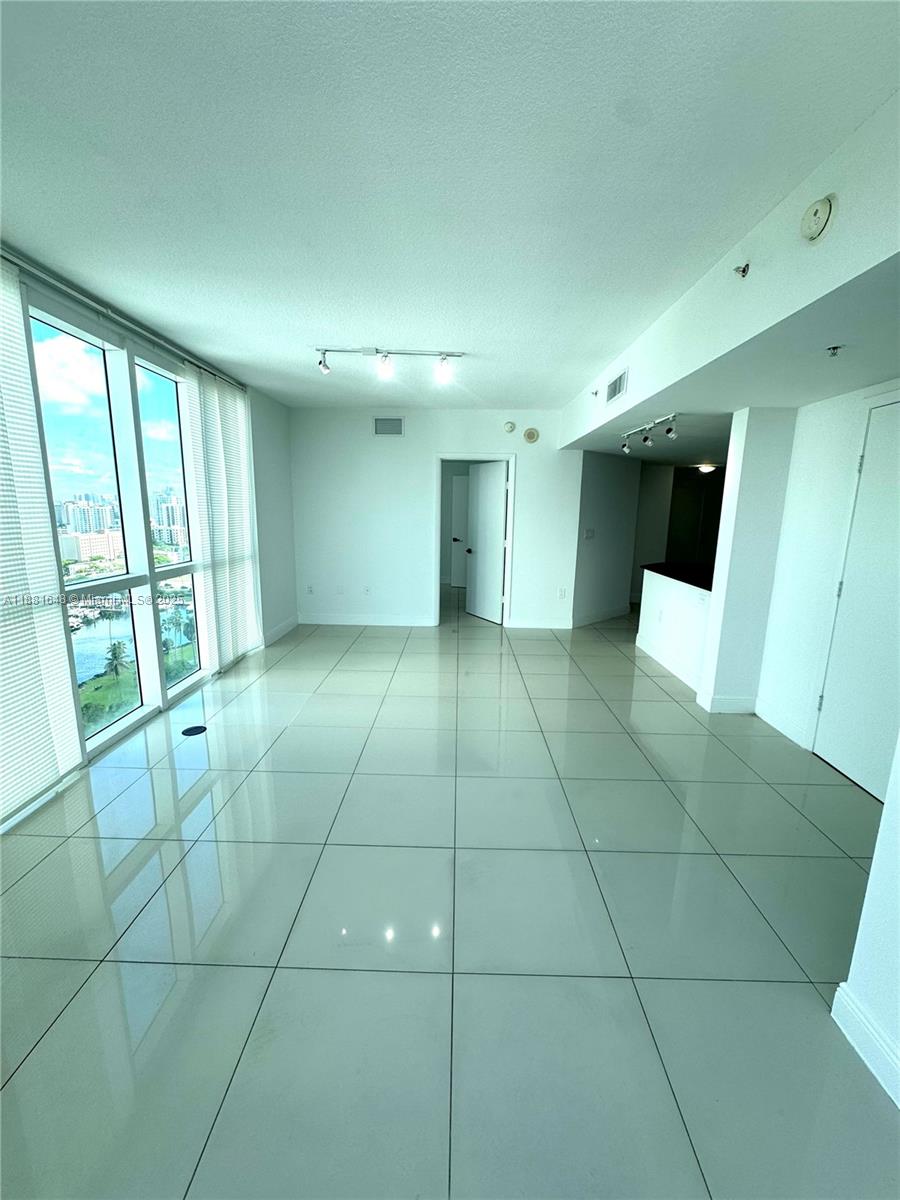 TERRAZAS RIVERPARK VILLAG - Residential Lease