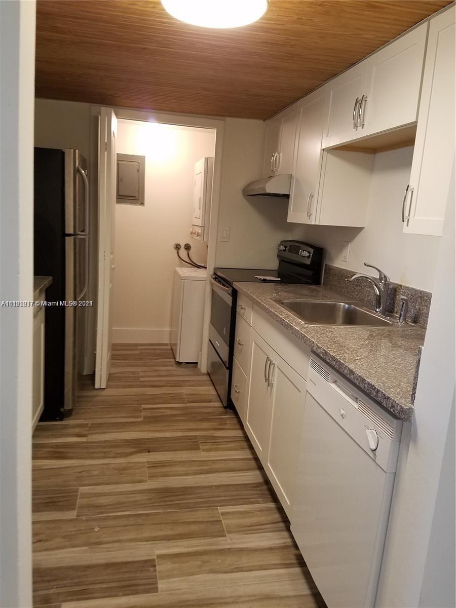 RACQUET CLUB 6 AT BONAVEN - Residential Lease