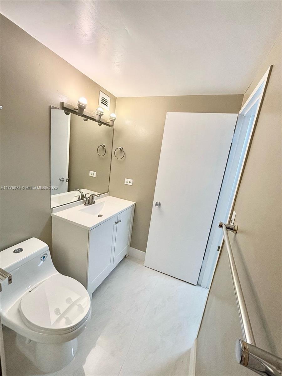 FOUR AMBASSADORS CONDO PH - Residential Lease