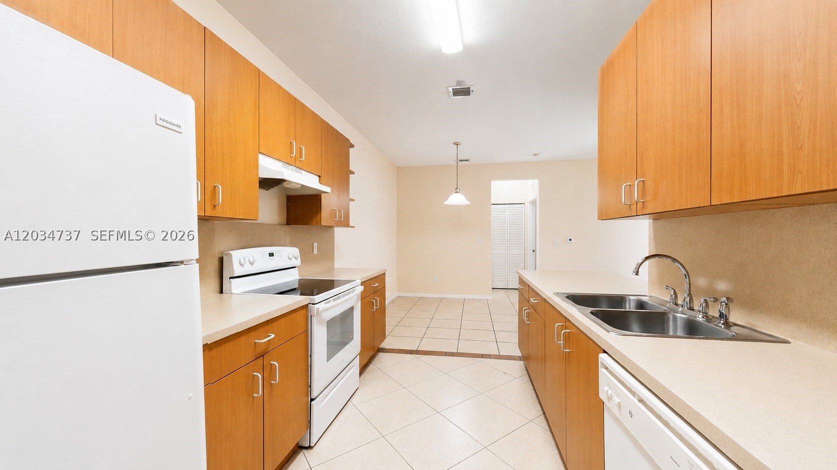 ROSEMONT CONDO - Residential