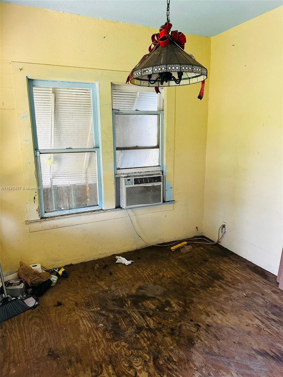 NORTH HOLLYWOOD - Residential