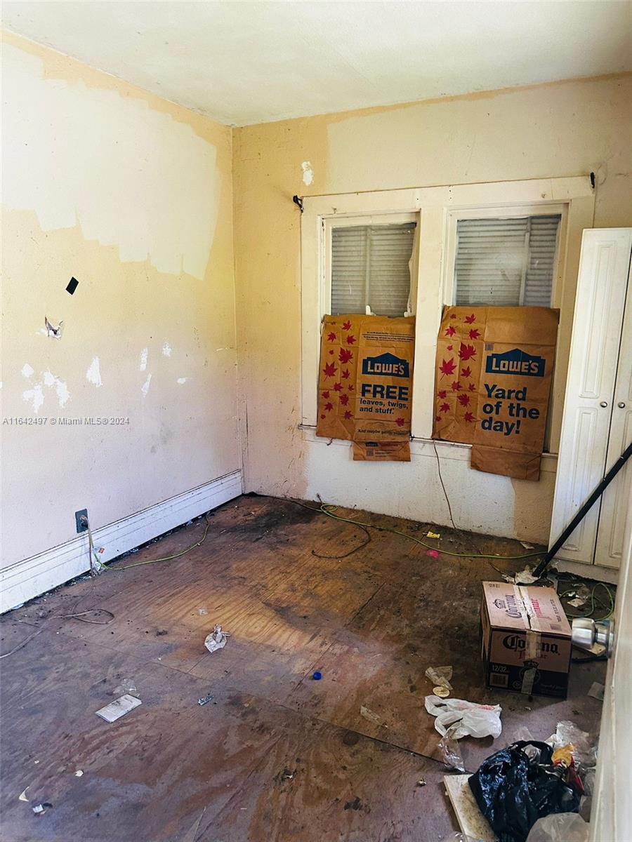 NORTH HOLLYWOOD - Residential