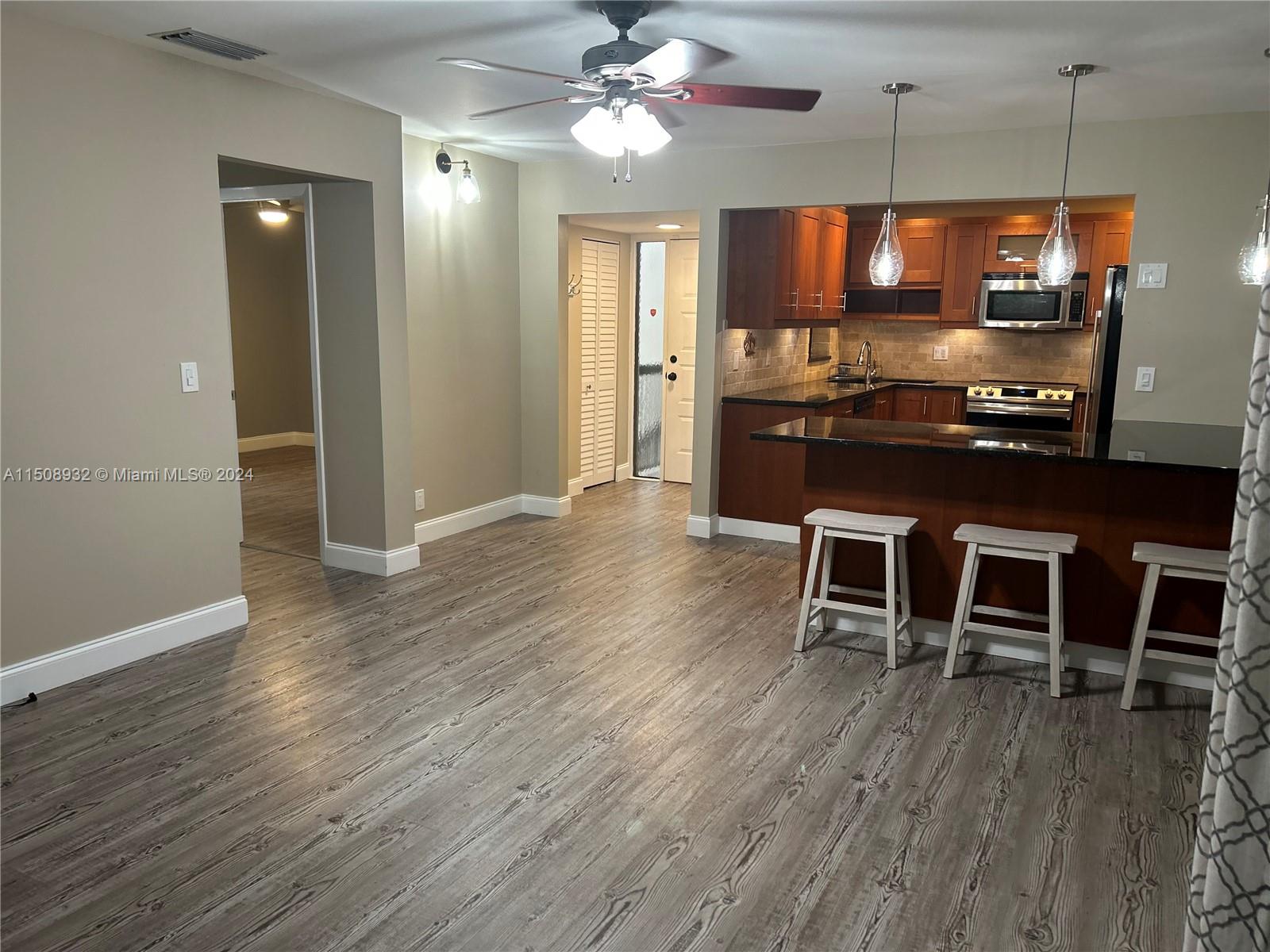 APPLEWOOD VILLAGE I-D CON - Residential