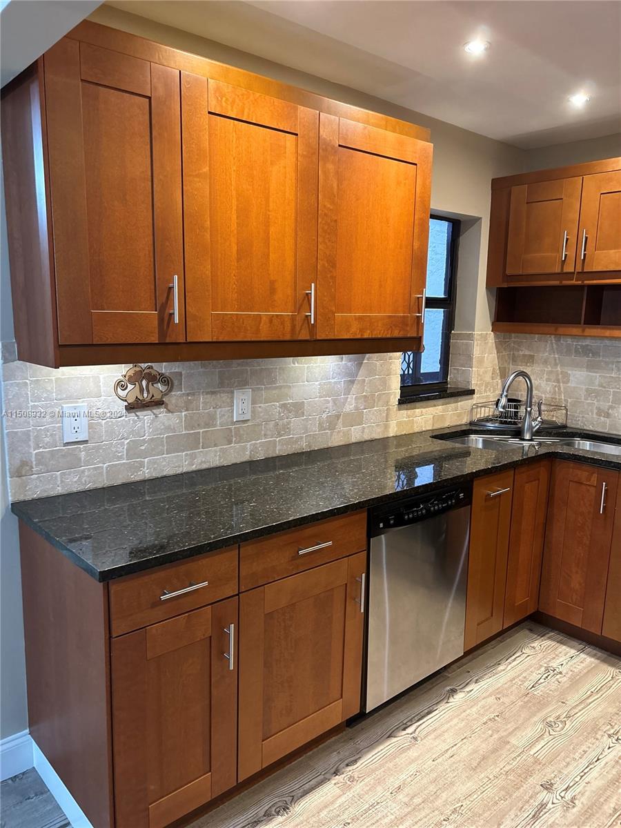 APPLEWOOD VILLAGE I-D CON - Residential