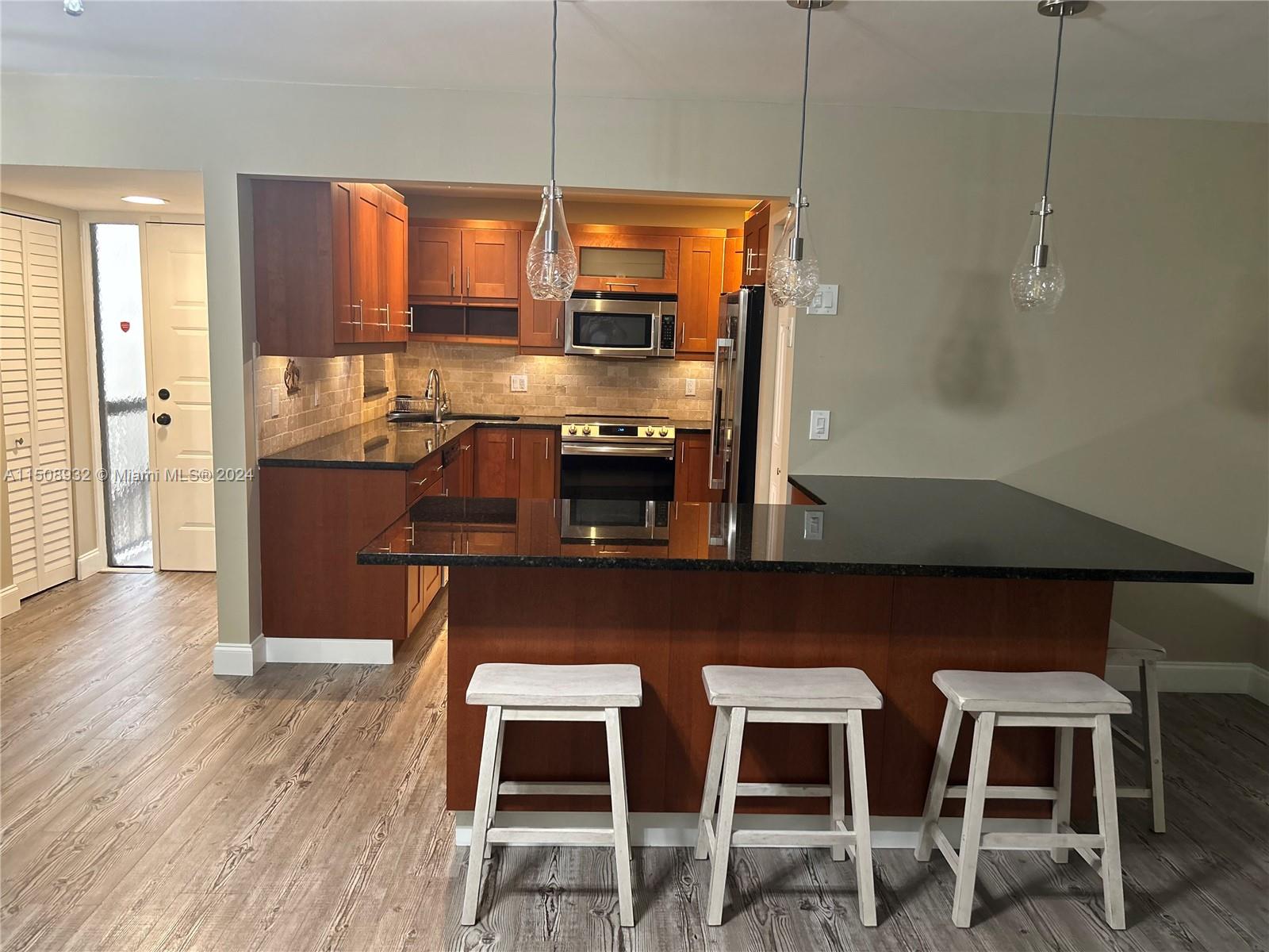 APPLEWOOD VILLAGE I-D CON - Residential