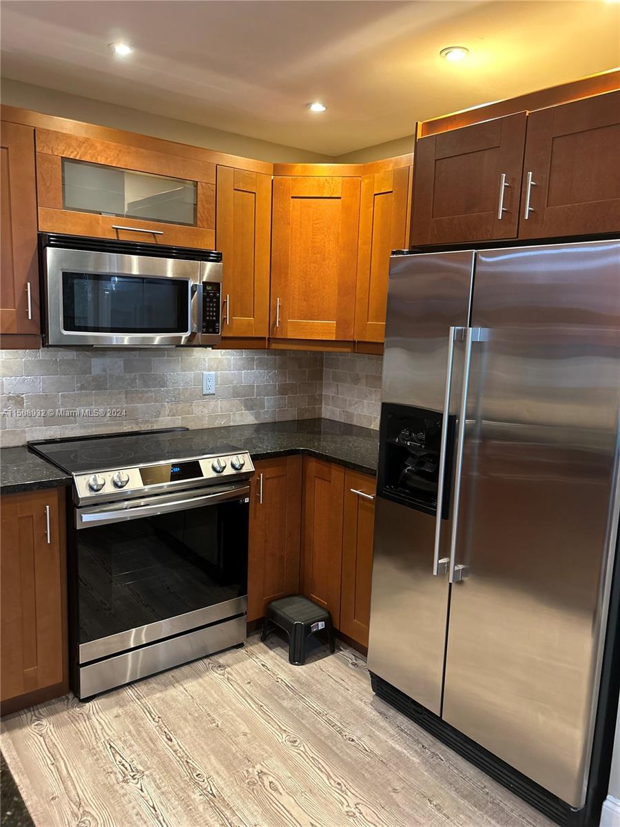 APPLEWOOD VILLAGE I-D CON - Residential