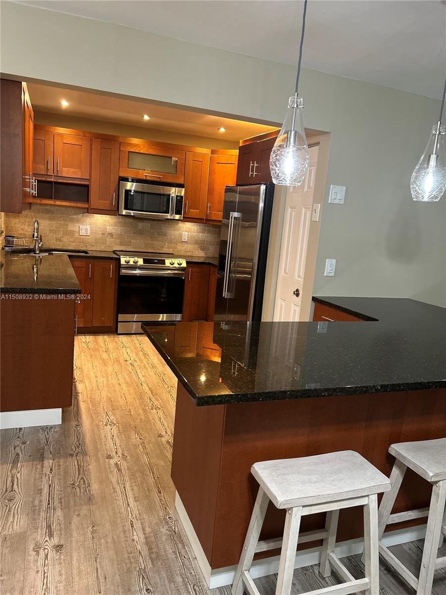 APPLEWOOD VILLAGE I-D CON - Residential