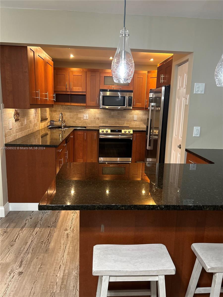 APPLEWOOD VILLAGE I-D CON - Residential