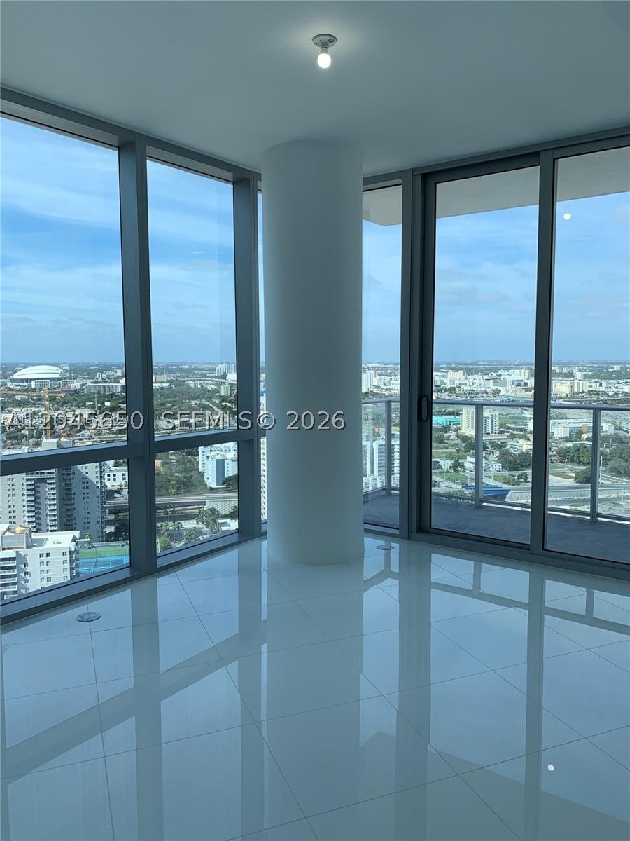 PARAMOUNT MIAMI WORLDCENT - Residential