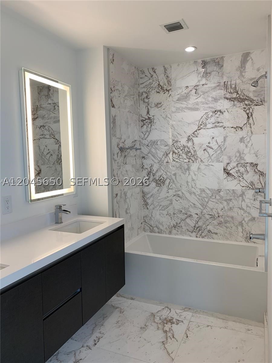 PARAMOUNT MIAMI WORLDCENT - Residential